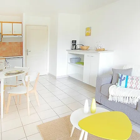 With One Bedroom In Canet-en-roussillon, With Pool Access An Canet-en-Roussillon
